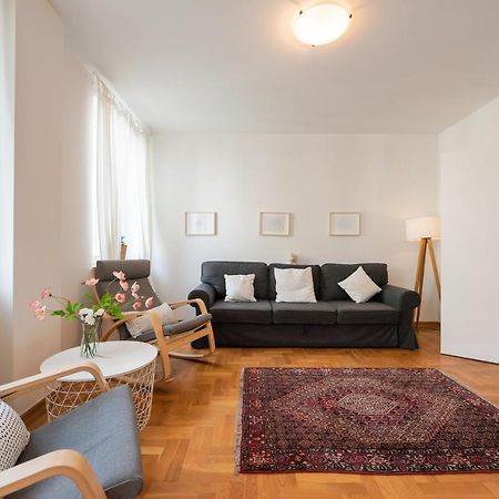 New Town Spacious Apartment Varsóvia Exterior foto