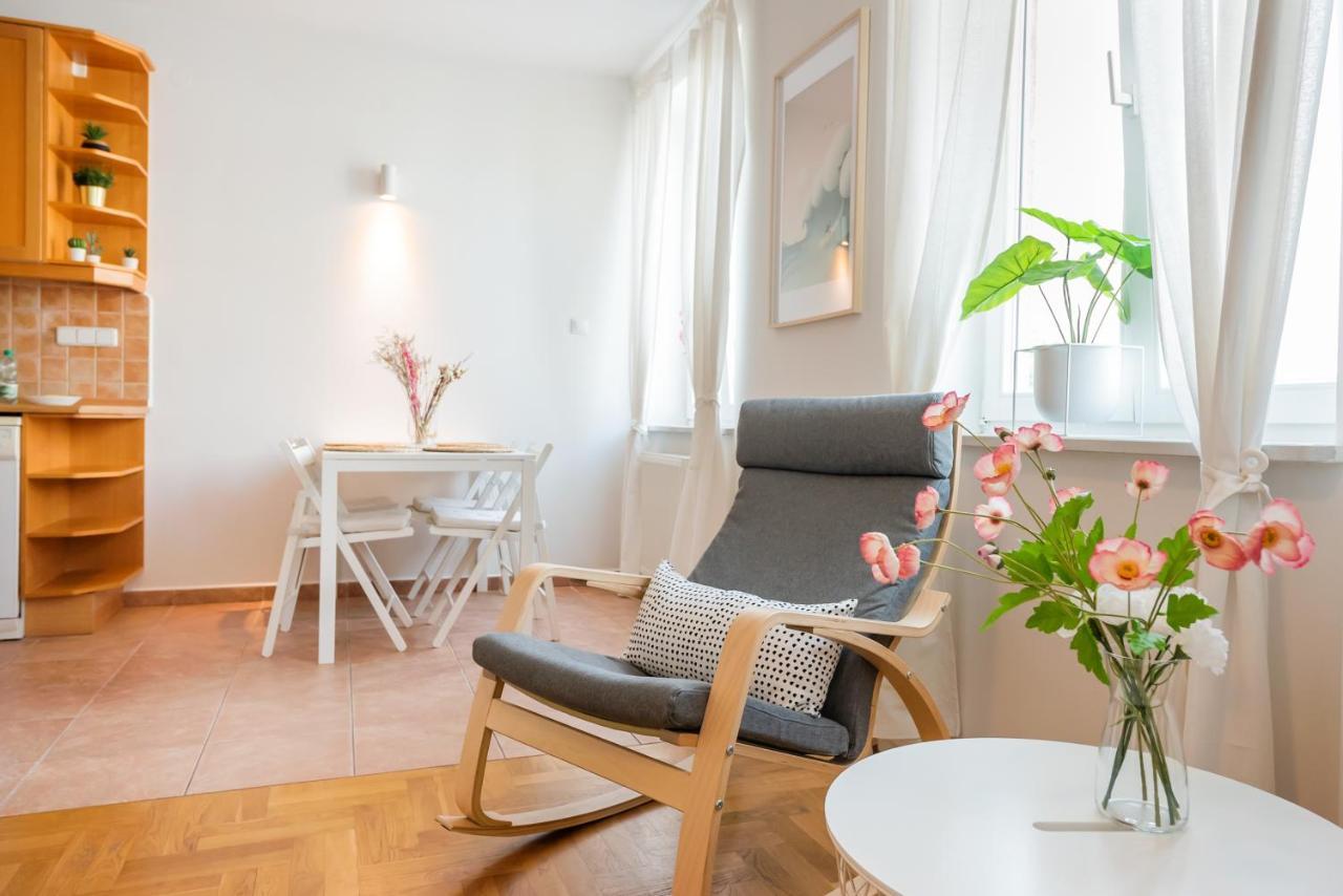 New Town Spacious Apartment Varsóvia Exterior foto