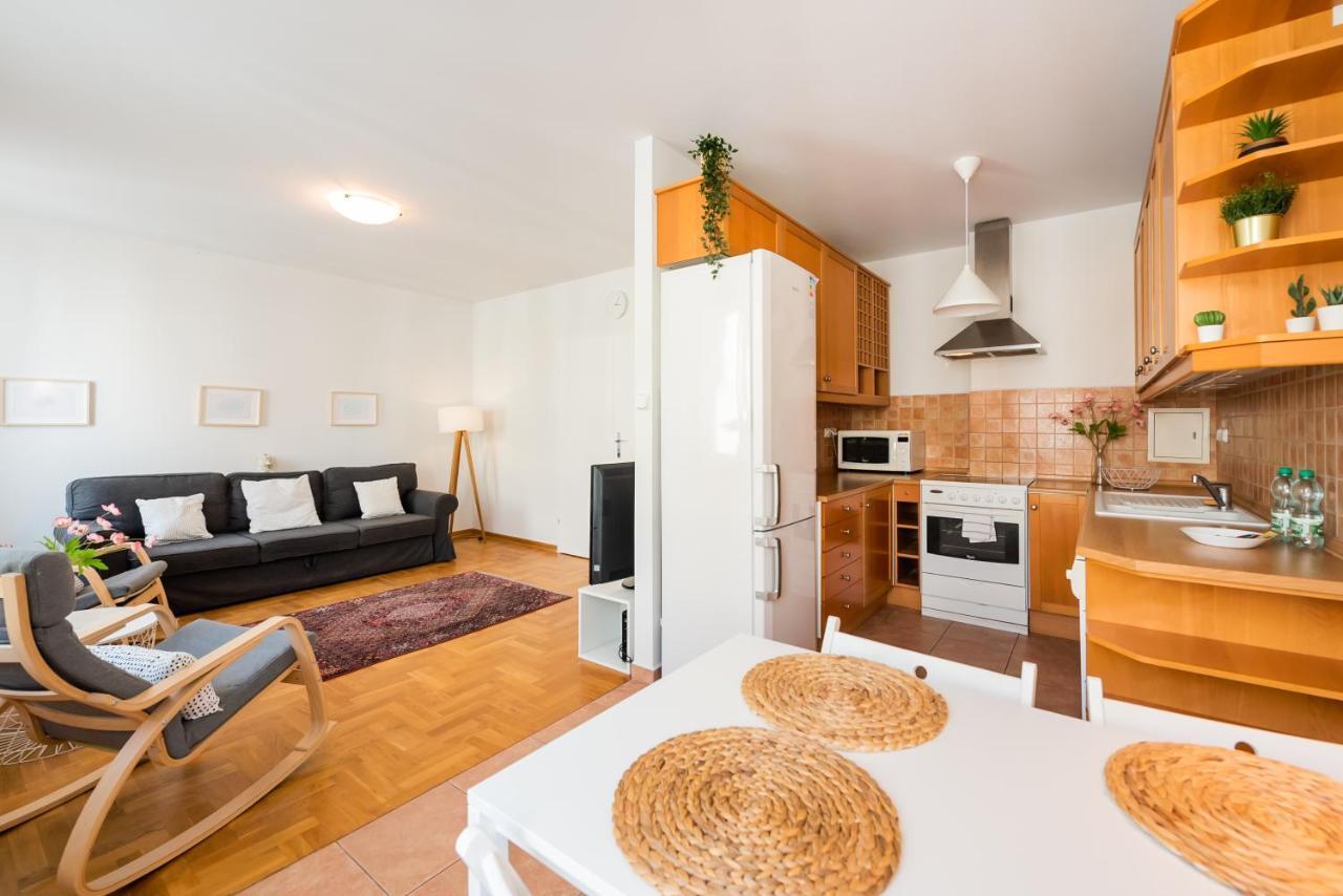 New Town Spacious Apartment Varsóvia Exterior foto