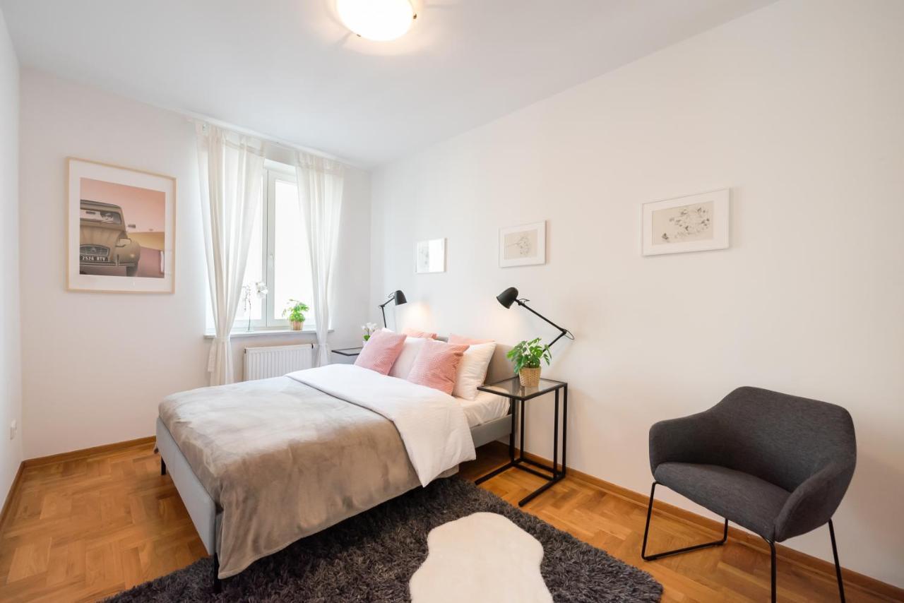 New Town Spacious Apartment Varsóvia Exterior foto